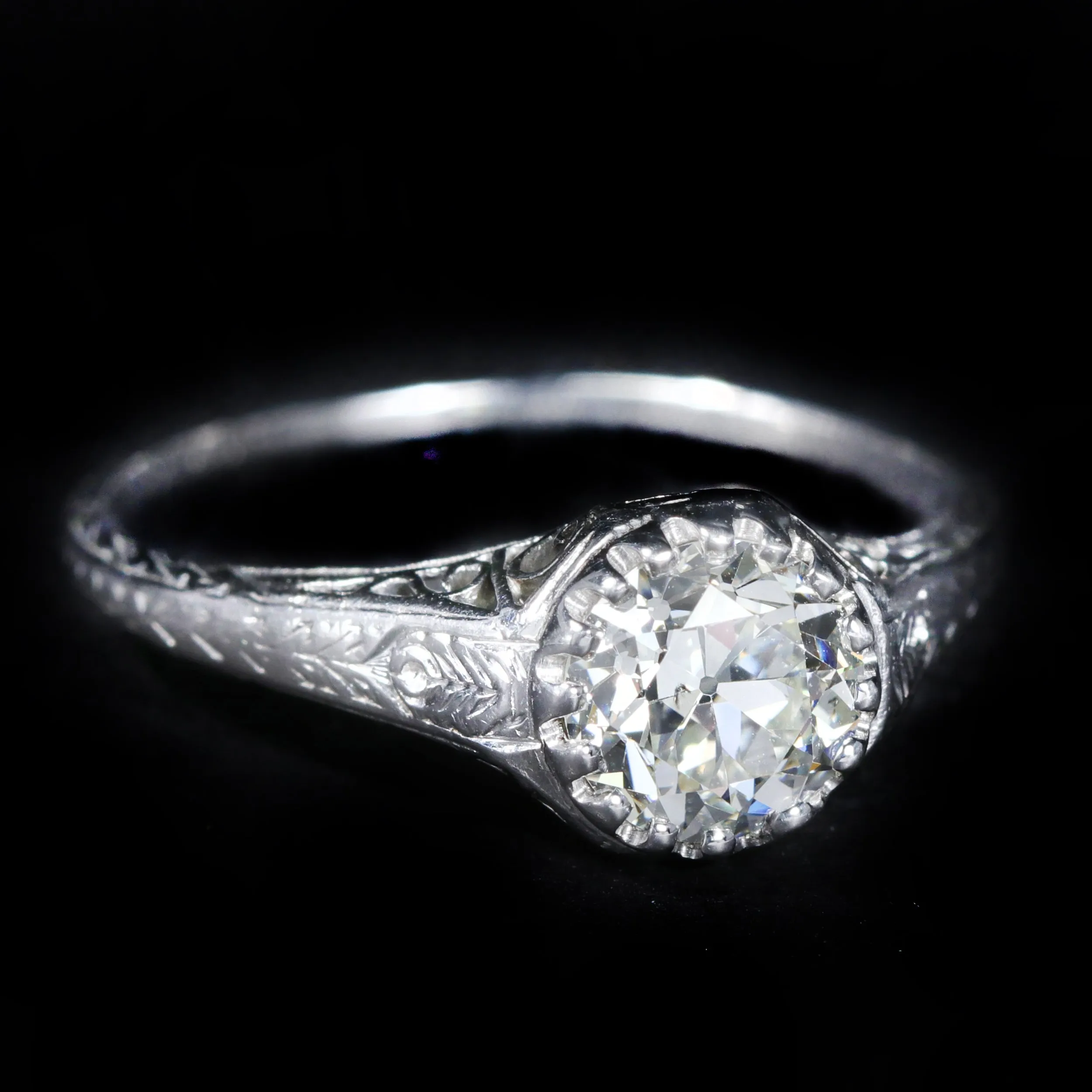Art Deco Platinum 0.95 Carat Diamond Engagement Ring