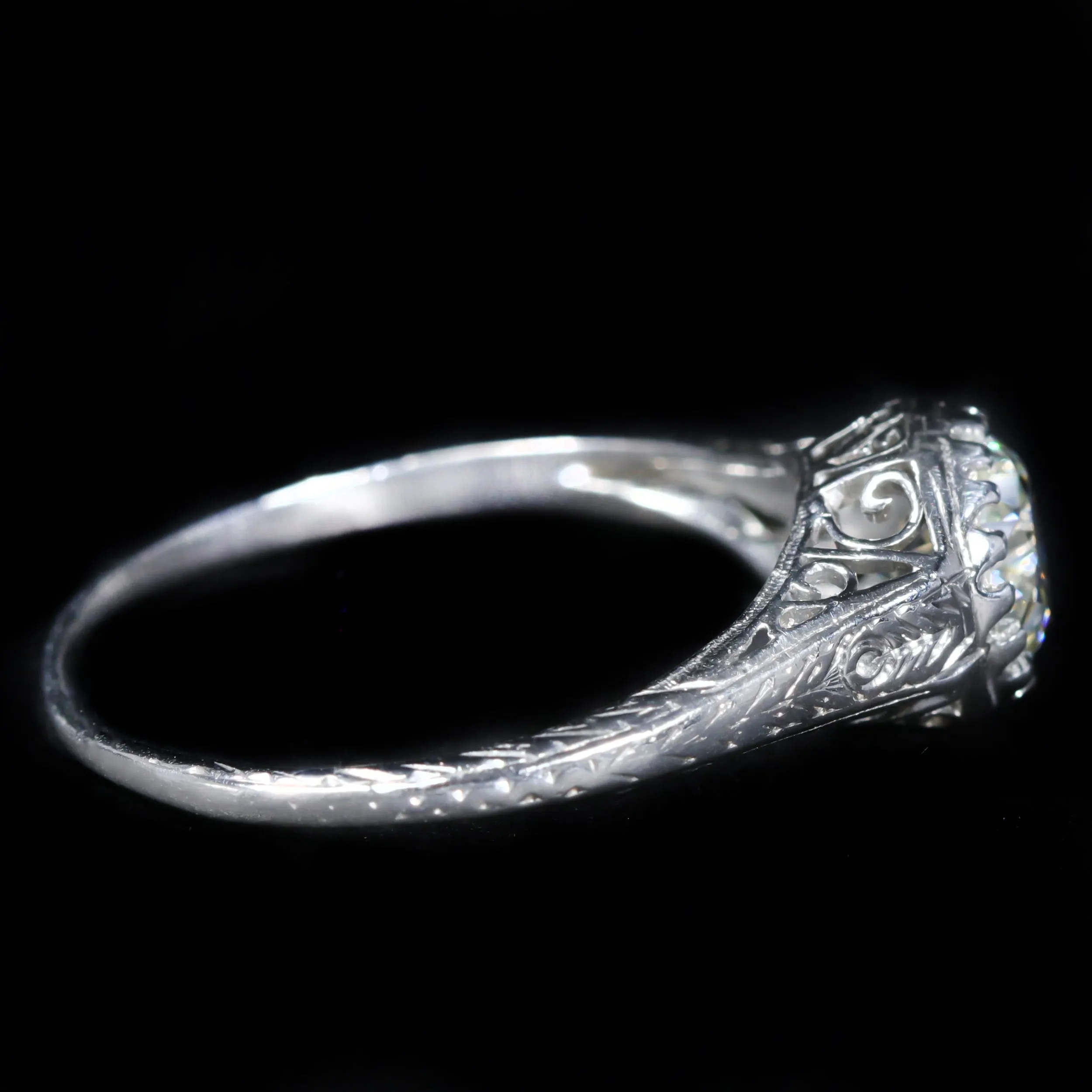 Art Deco Platinum 0.95 Carat Diamond Engagement Ring