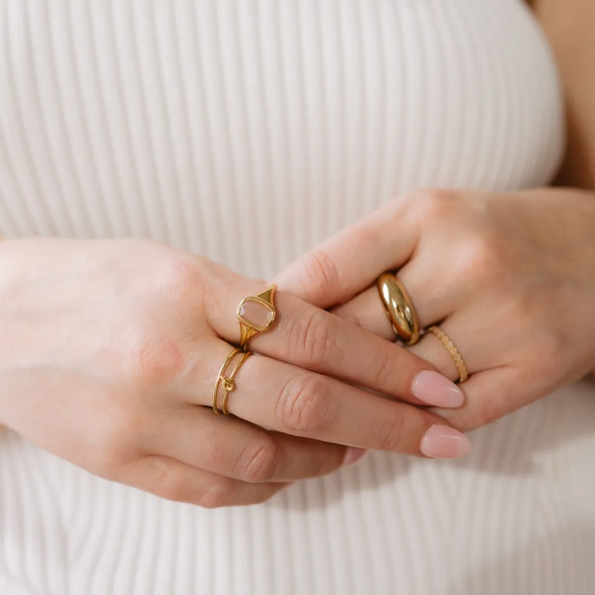 LOVE VINTAGE SIGNET RING - PEACH MOONSTONE & GOLD