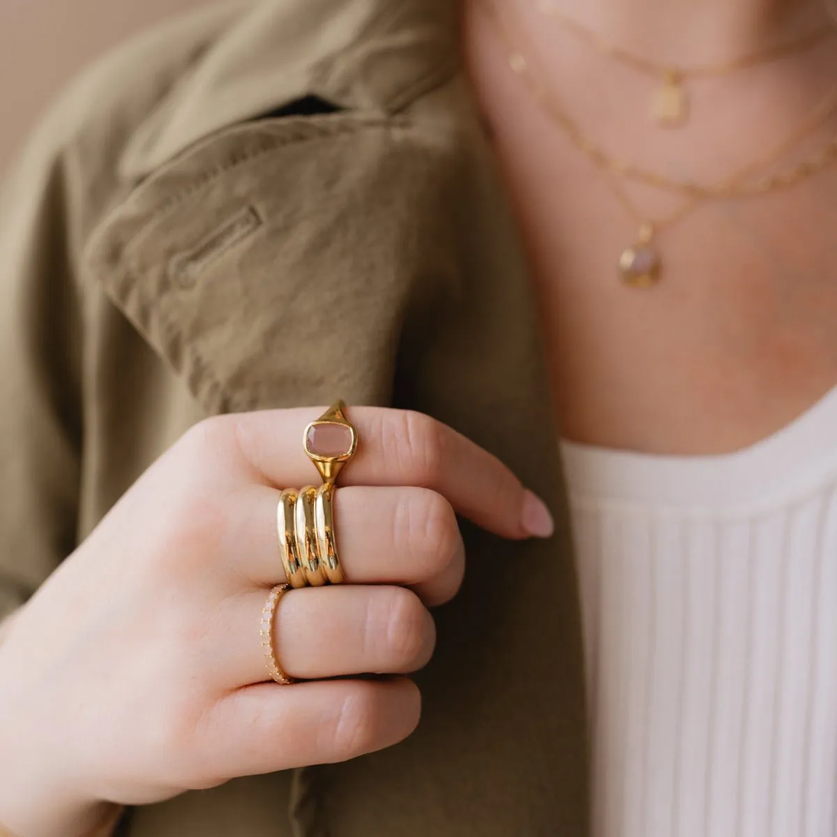 LOVE VINTAGE SIGNET RING - PEACH MOONSTONE & GOLD