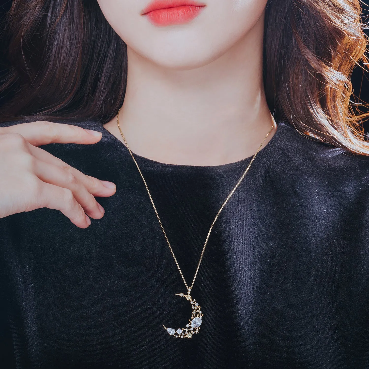 LUNA EFFECT Long Chain Necklace