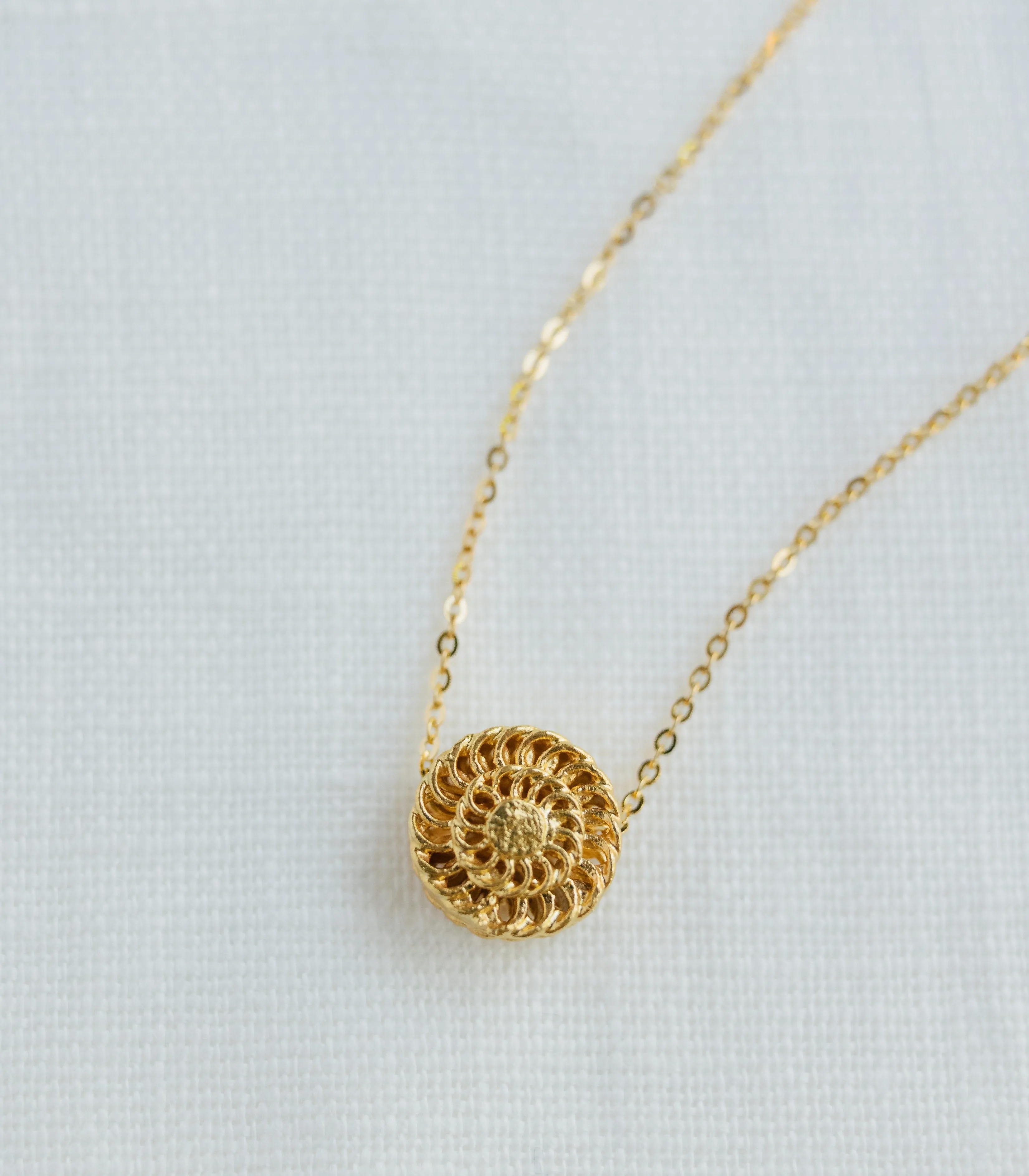 The Padumna Minimalist Chain Pendant Necklace In Gold Filigree